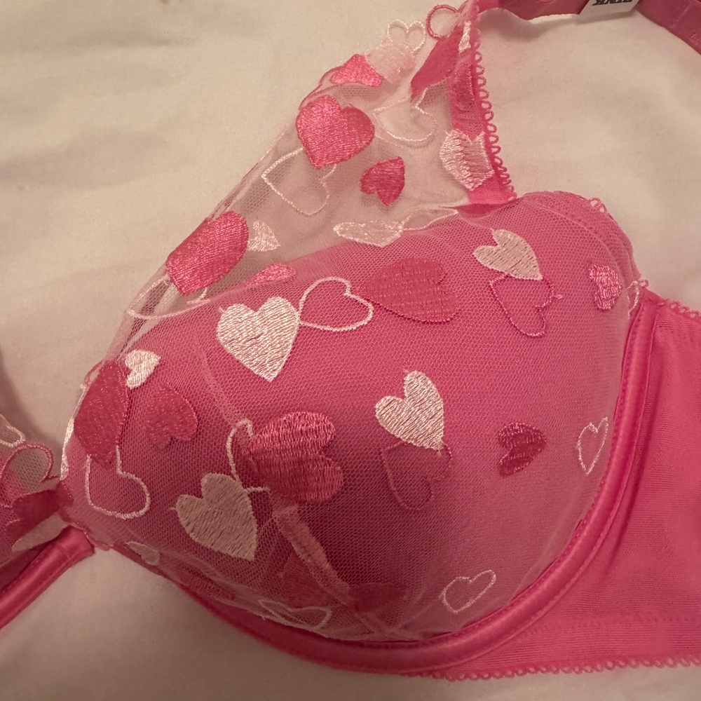 Victoria's Secret Pink and White Heart Bra - Picture 3 of 4